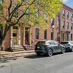 Hbg 1Br: Modern Vintage Gem